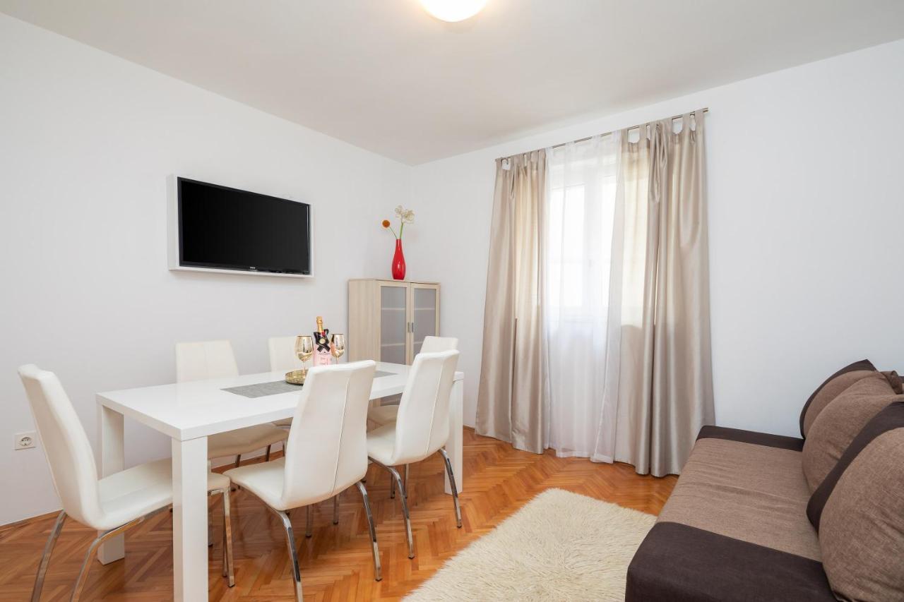 Seaside Apartment Blue Dugi Rat Esterno foto